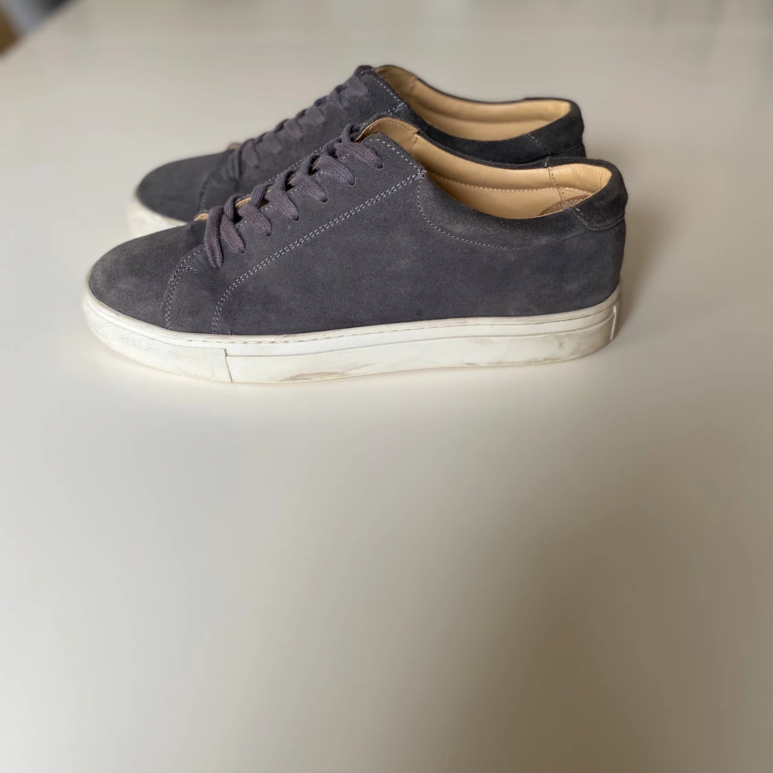 Grå mockasneakers från Myrqvist - 2