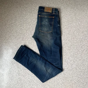 Nudie jeans - Säljer dessa as feta nudie jeans i fint skick utan en liten defekt i skrevet( bild 5) annars fint o passar till mycket! Priser ej hugget i sten!