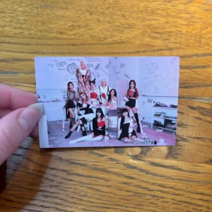 Twice photocard  - Från ”Formula of Love: O+T=<3” album! Glaset på baksidan är oskrapat!