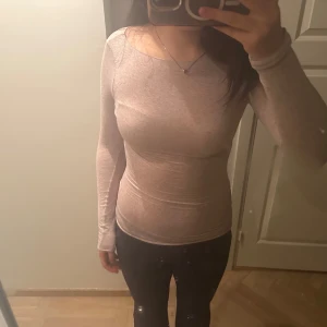 Intimissimi tröja - En jätte fin boat neck Intimissimi tröja i storlek S men passar också M! Den är nästan helt ny och är använd 1 gång! Den har inga hål eller fläckar och fungerar som en helt ny❤️