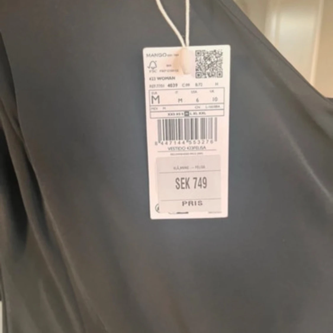 Svart oneshoulder långklänning från Mango - 3