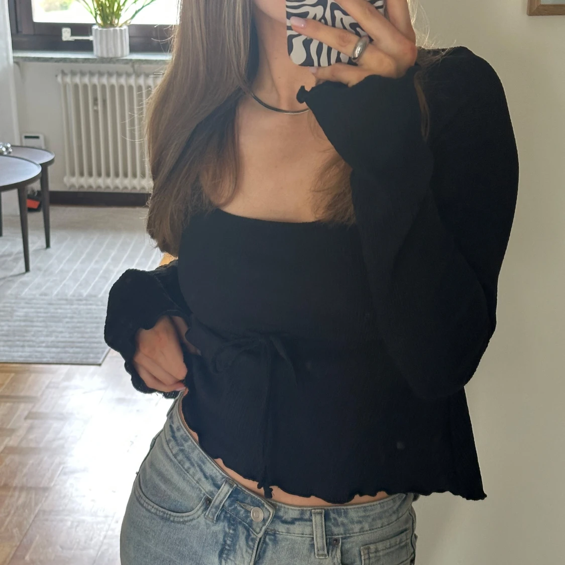 Svart långärmad topp med knyt