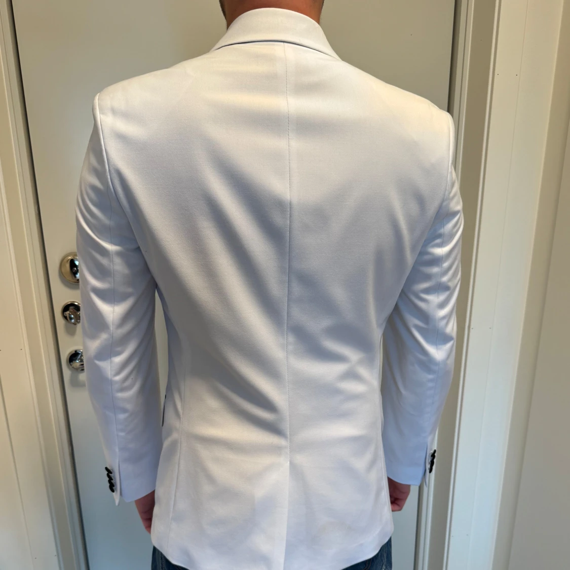 Vit kavaj med svarta slag - 1