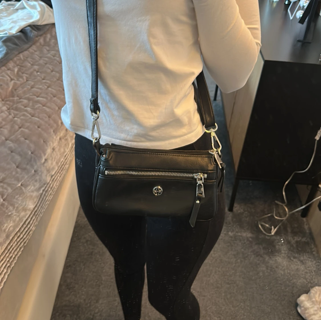 Svart axelväska i skinn - märket ”Ulrika” - 3