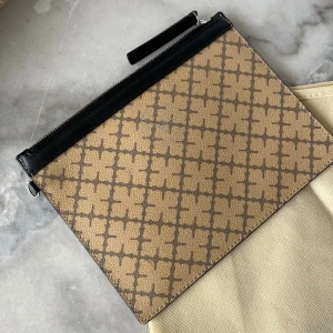 Kuvertväska/plånbok Marlene Birger  - Väska från Marlene Birger i fint skick! 