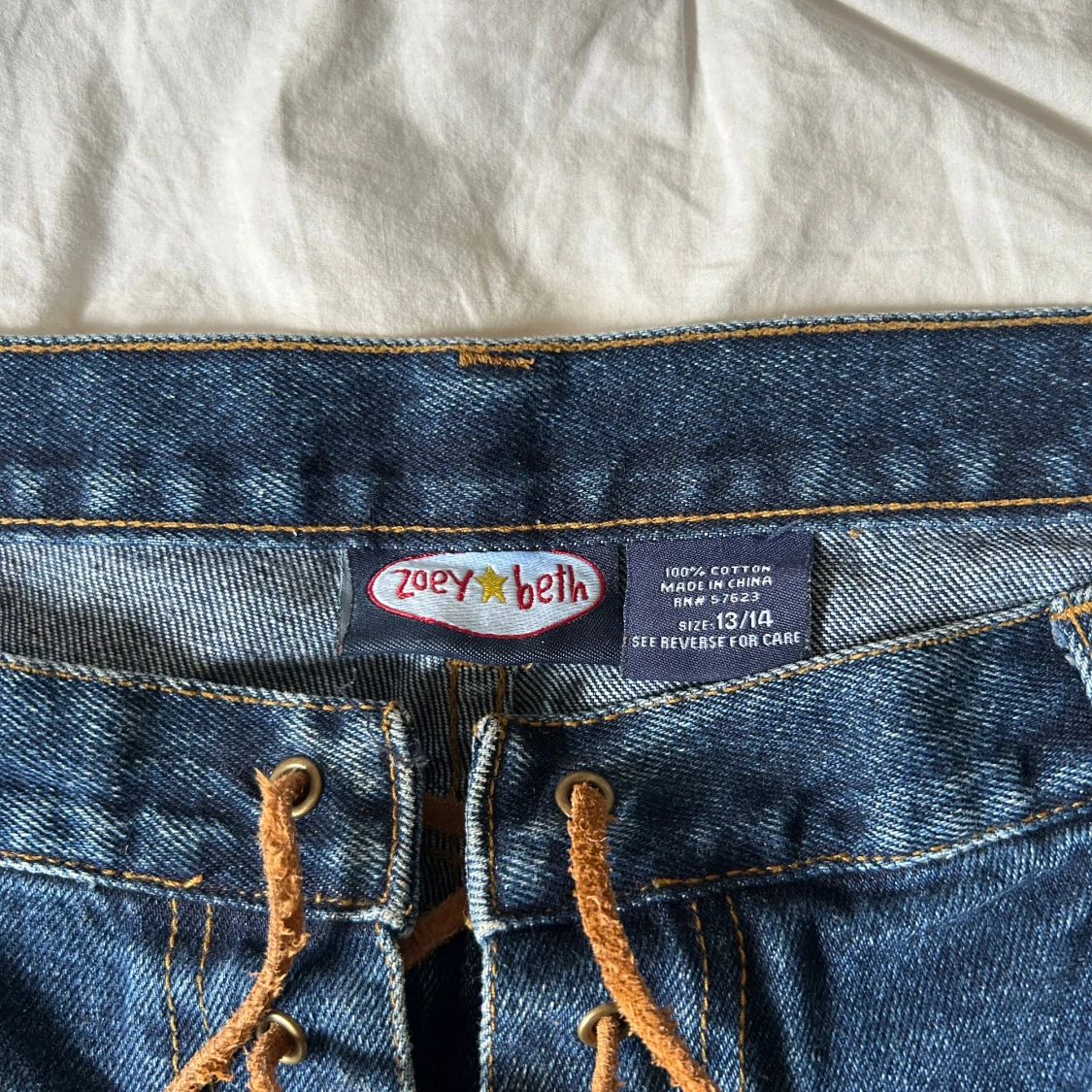 Blå jeans med snörning från Zoey Beth - 2