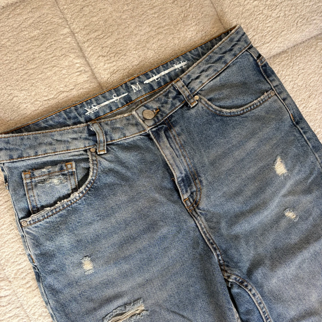 Blå ripped jeans med raka ben - 1