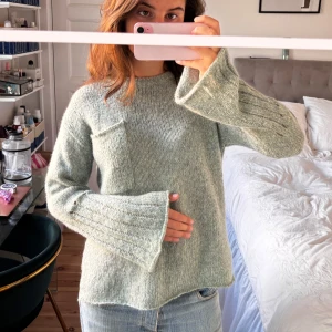 Stickad tröja  - Så fin tröja från Line of Oslo! Storlek xs men passar mig Alm har M 