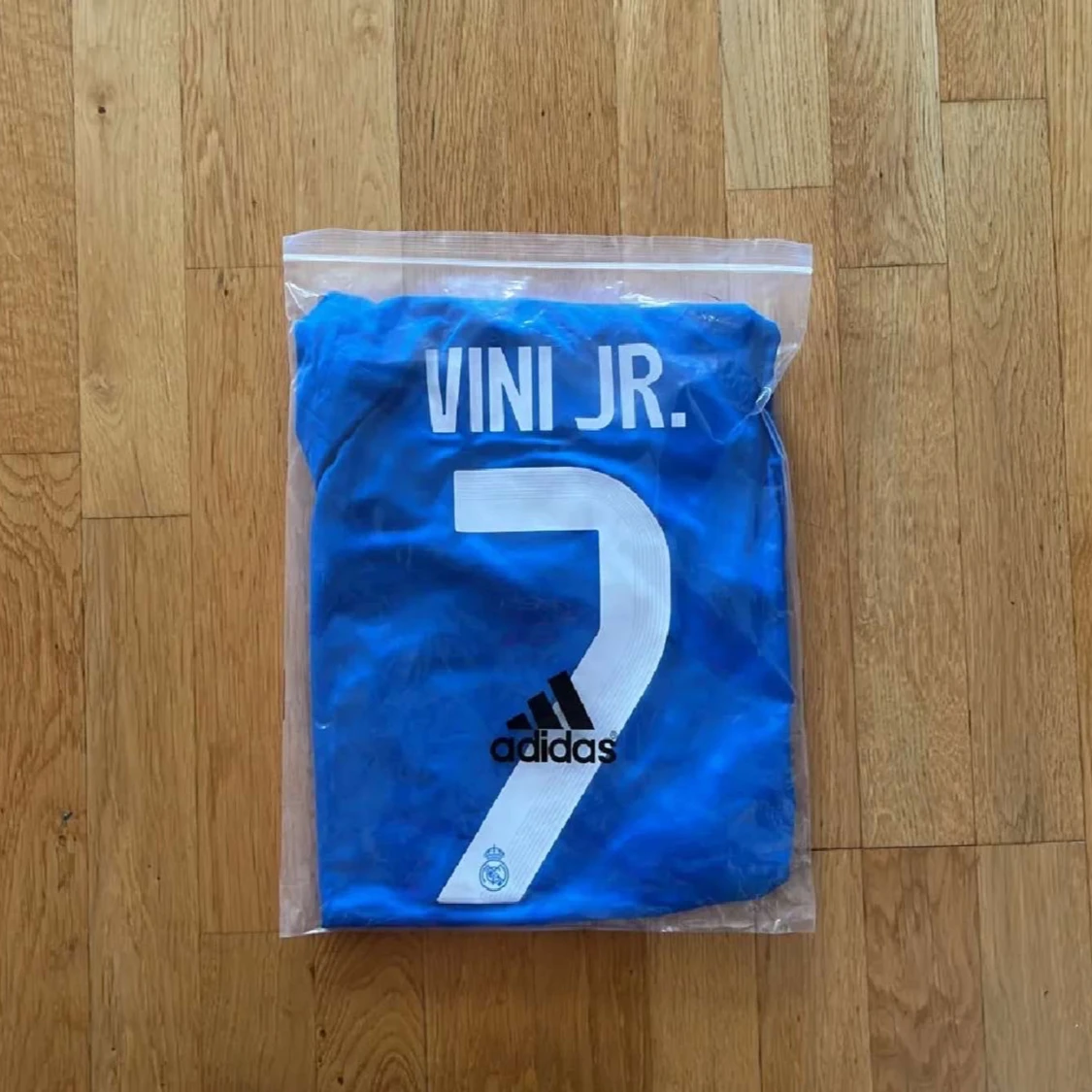 Blå Real Madrid Vini Jr. tröja Adidas S