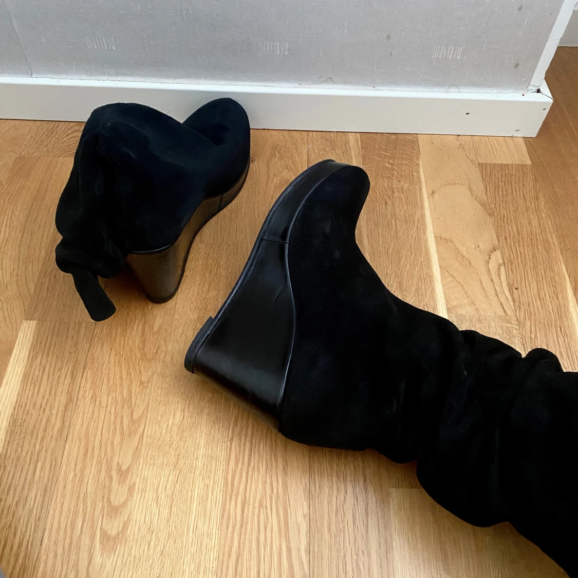 Svarta wedge boots i mocka - 1