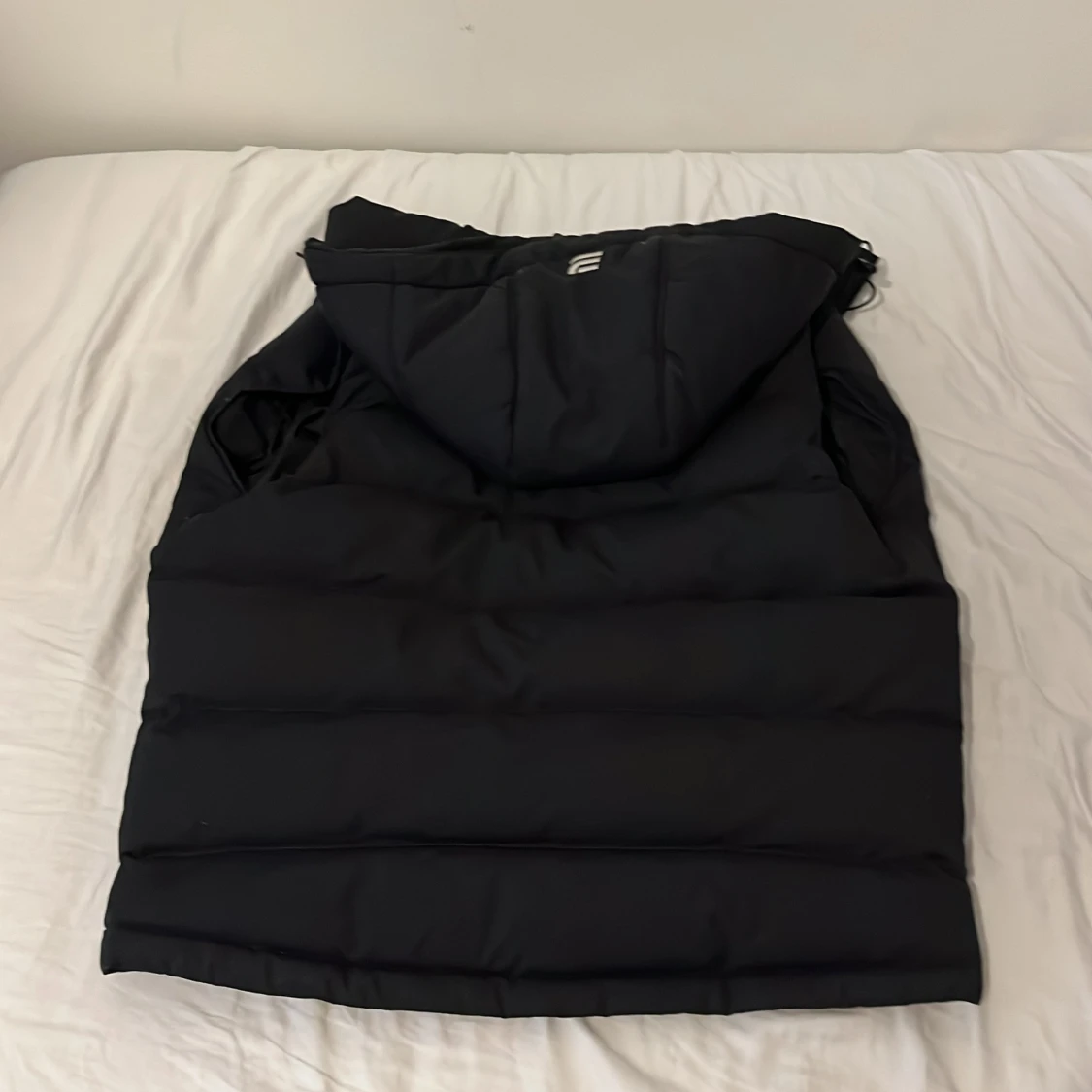 Svart dunväst från Everest med huva - 1