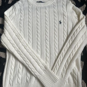 Ralph Lauren kabelstickad vit tröja - 9/10 Skick                                                                Inga byten/Retur