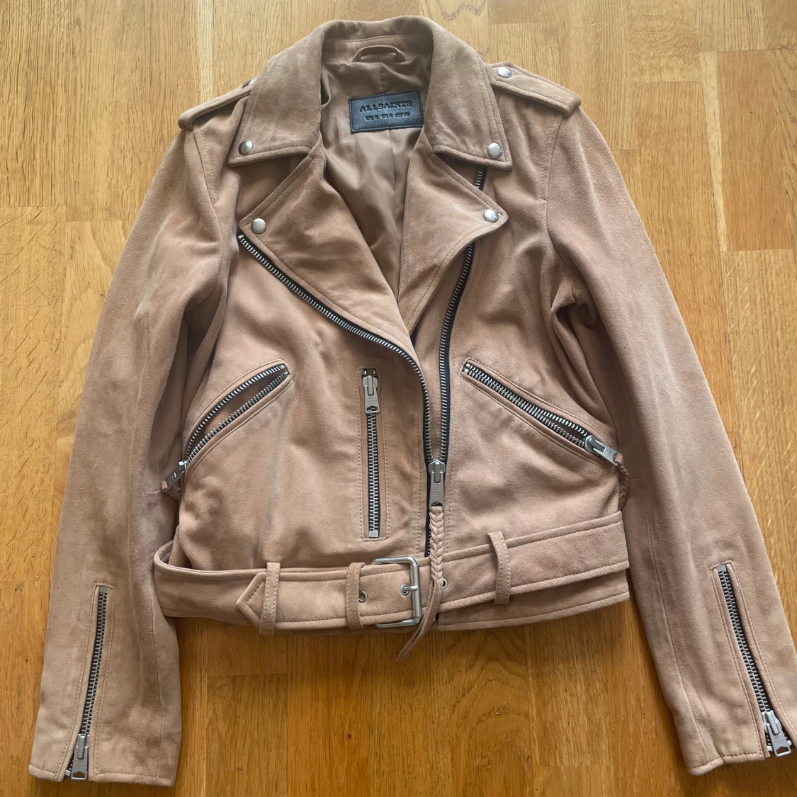 Beige mockajacka från AllSaints