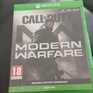 3 spel i perfekt skick NHl 16, call of duty modern warfare och call of duty black ops 2 - Säljer tre spel ala i toppskick med originalslak NHL 16 xbox one call of duty black ops 2 Xbox 360 och all of duty modern warfare xbox one xbox one x enhanced 4k ultra hd pris 400kr för allt 
