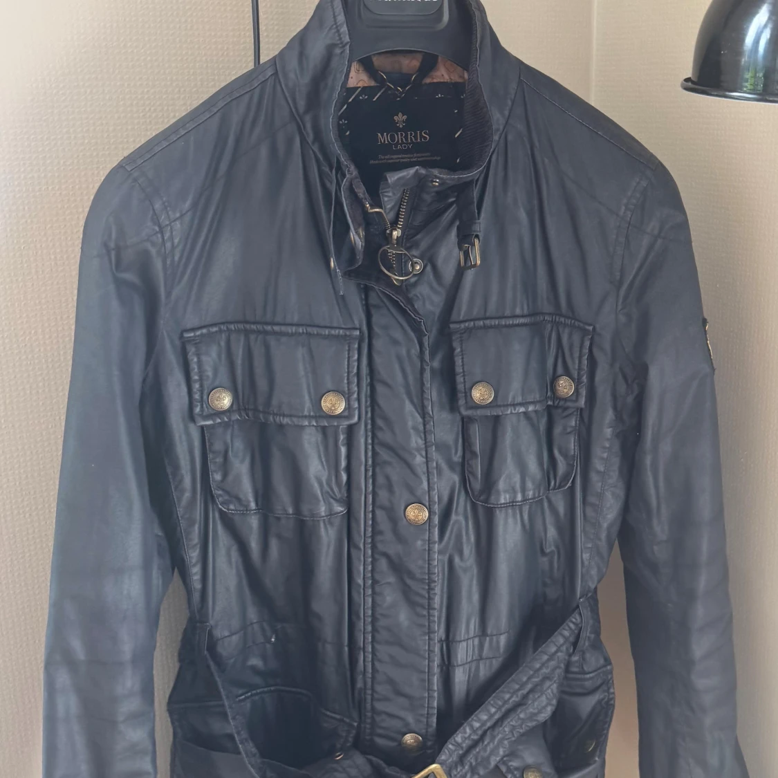 Svart jacka med bälte från Morris Lady