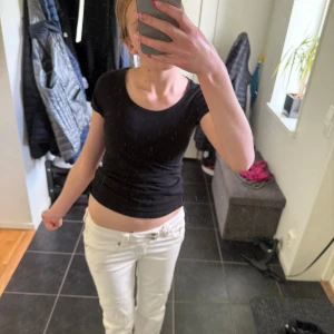 Svart tight t-shirt från lager 157  - en fin svart T-shirt från lager 157!!  aldrig använd, bara prövad