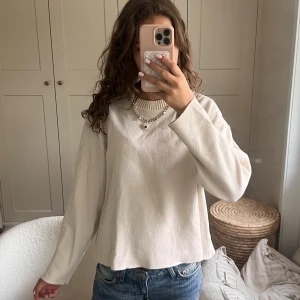 Stickad tröja - Basic stickad tröja från Zara! Använd fåtal gånger💞