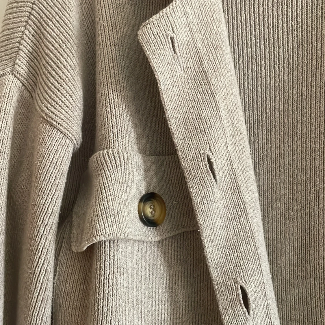 Beige stickad kofta från Pieces - 2