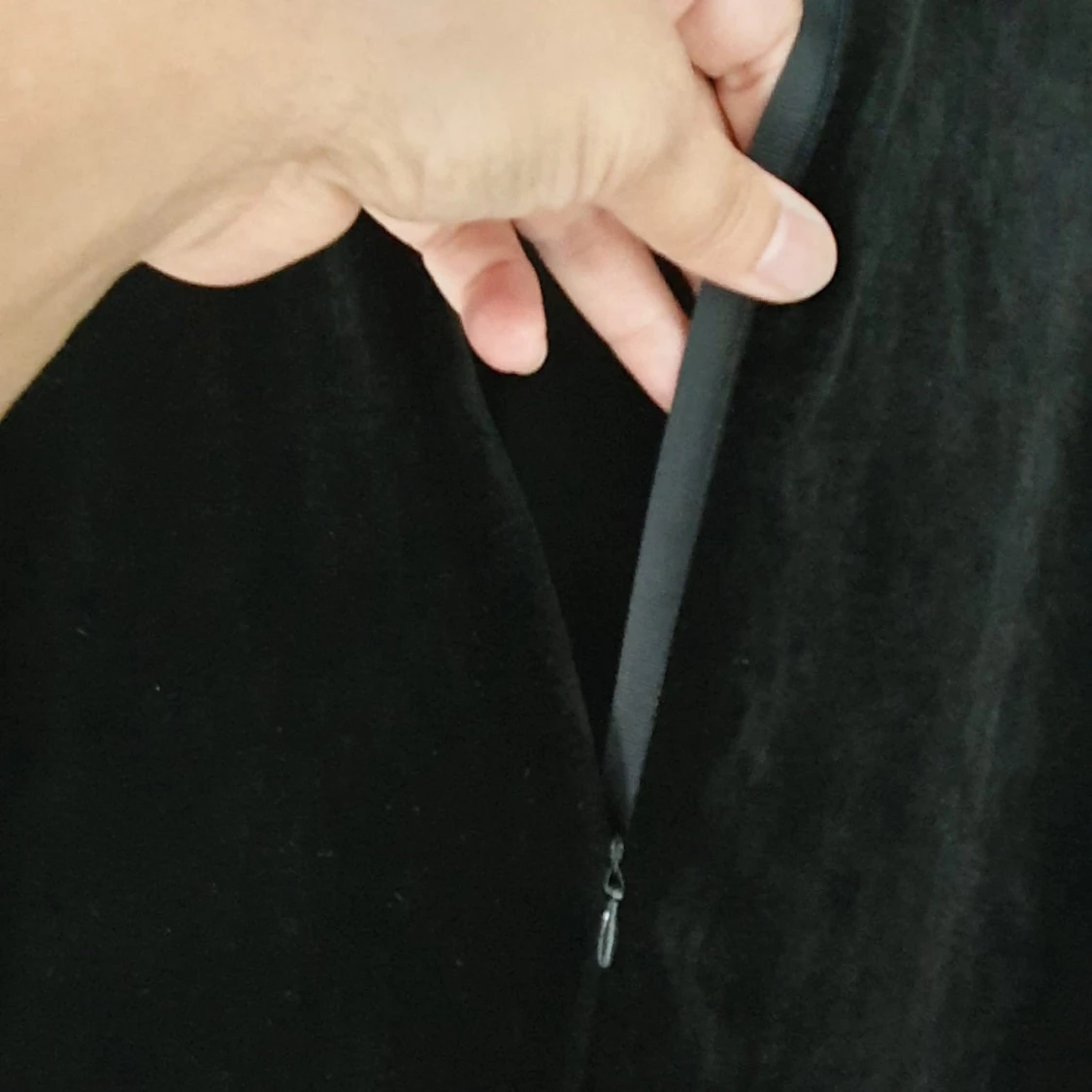 Svart sammetklänning Calvin Klein - 2