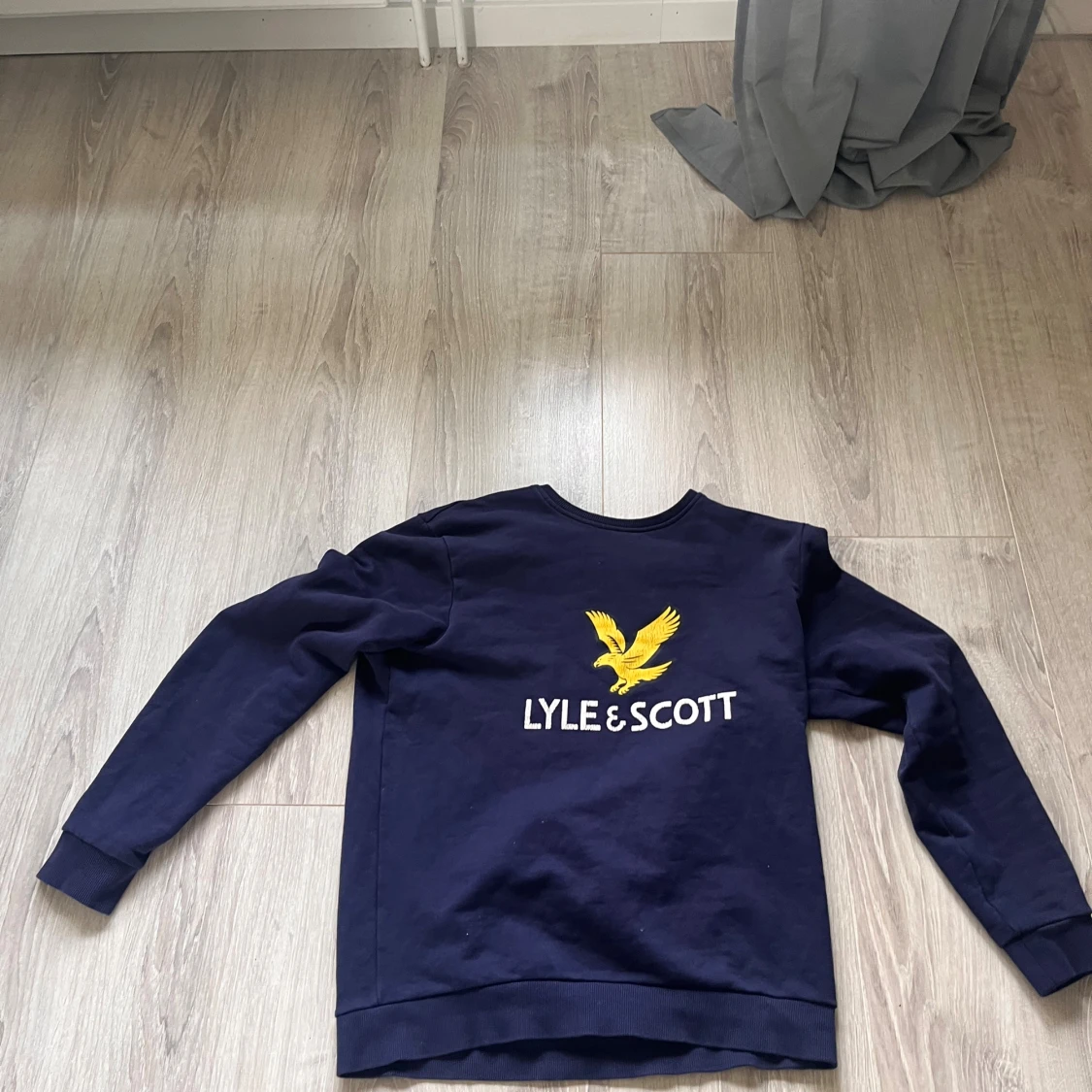Mörkblå Lyle & Scott sweatshirt