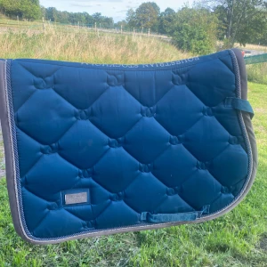Equestrian Stockholm💙💙 - Jättefint Equestrian Stockholm shabrack💞strl ponny💙