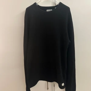 Jack & Jones sweatshirt  - Svart stickad sweatshirt från Jack&Jones med storleken M. Ny pris 449kr