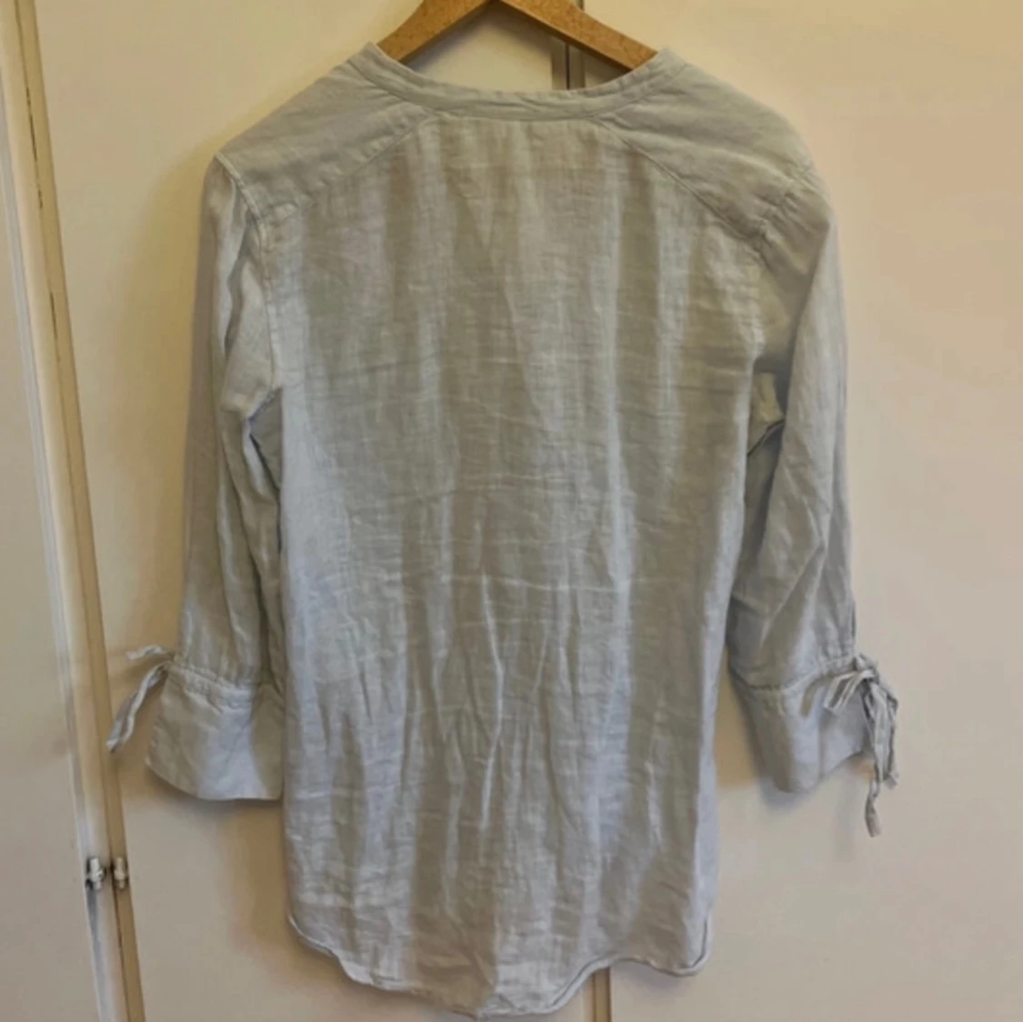 Ljusgrå linneskjorta från Zara  - 1