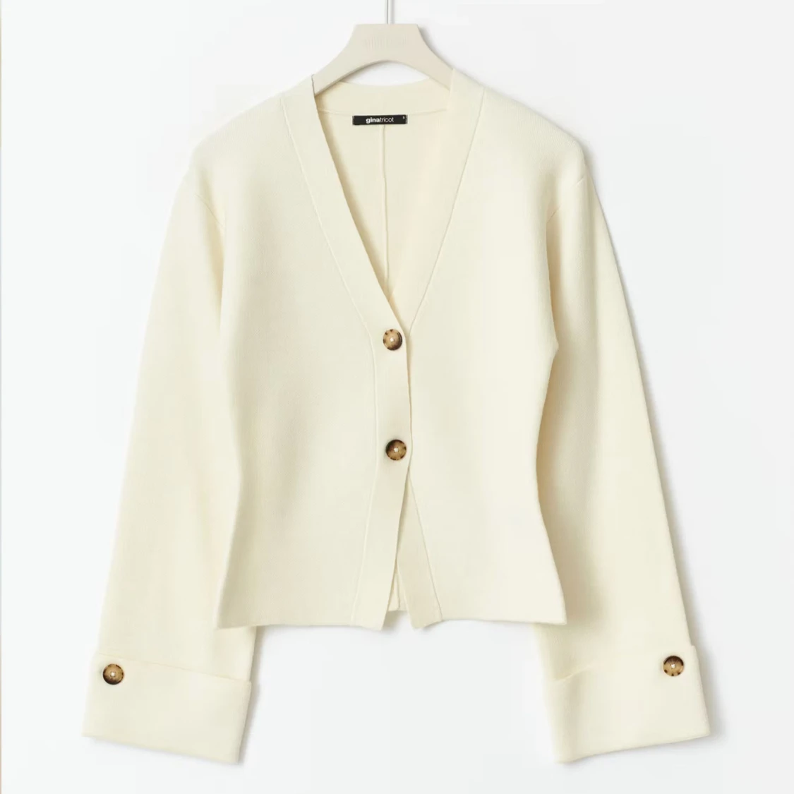 Krämvit kofta från Glamroot med knappar - 3