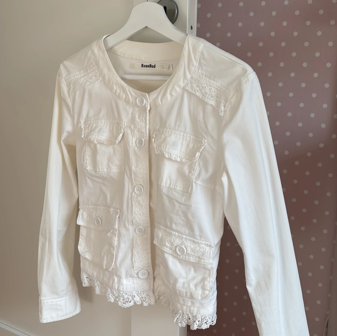 Vit jacka med spets från RoseBud - 1