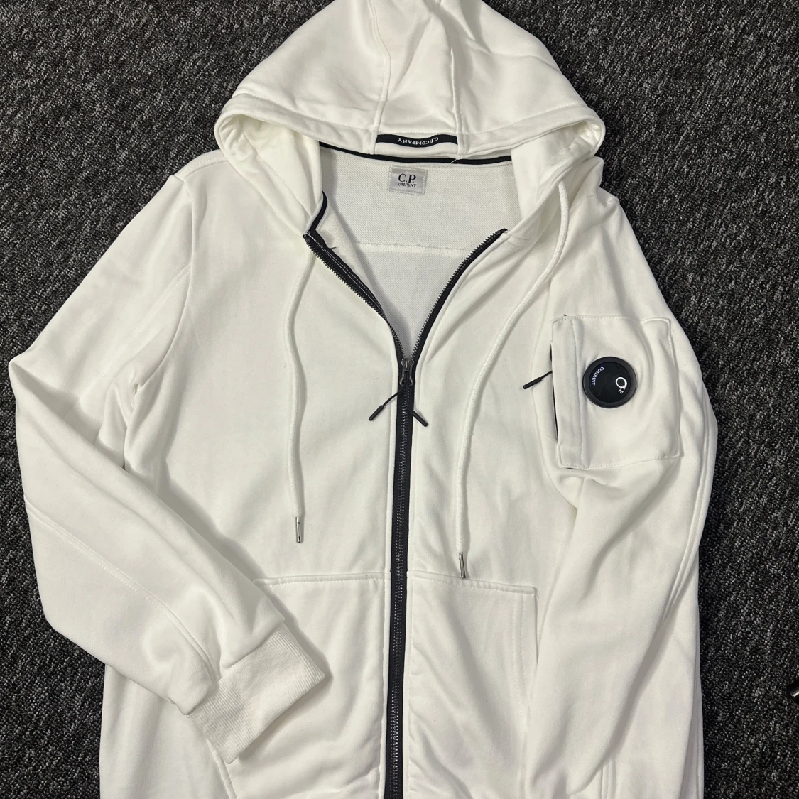 Vit hoodie från C.P. Company