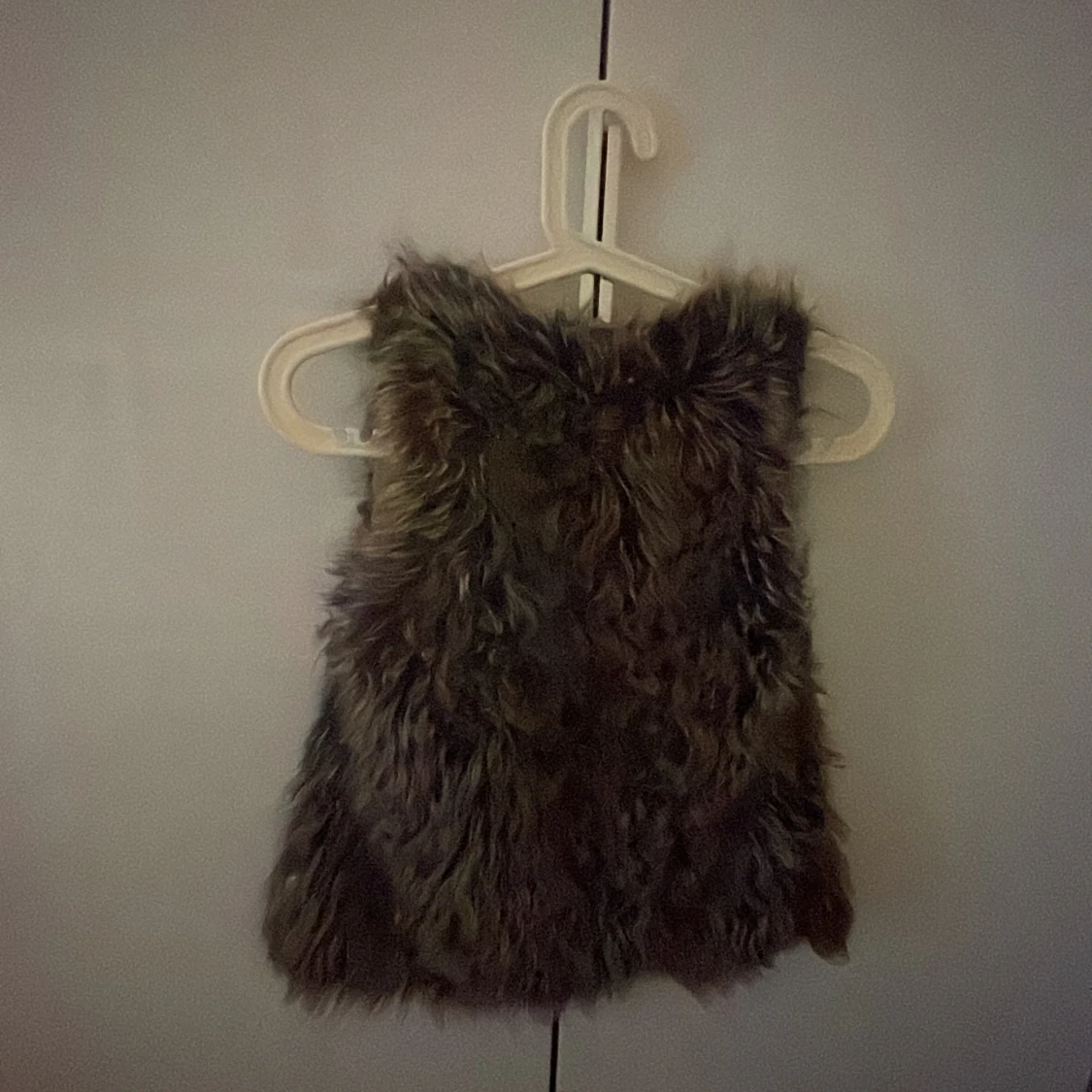 Brun pälsväst från H&M - 1