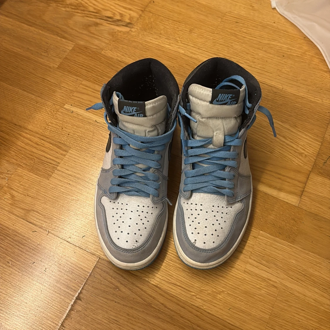 Nike Air Jordan 1 High University Blue - 1