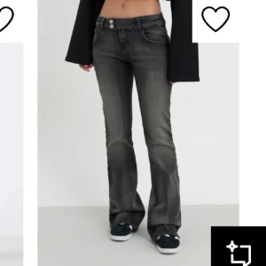 Grå/svarta bootcut jeans låg midja - Snygga grå/svarta jeans med bootcut och låg midja.  Aldrig använt 