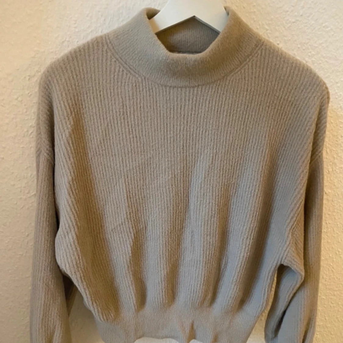 Beige stickad polotröja Pull&Bear