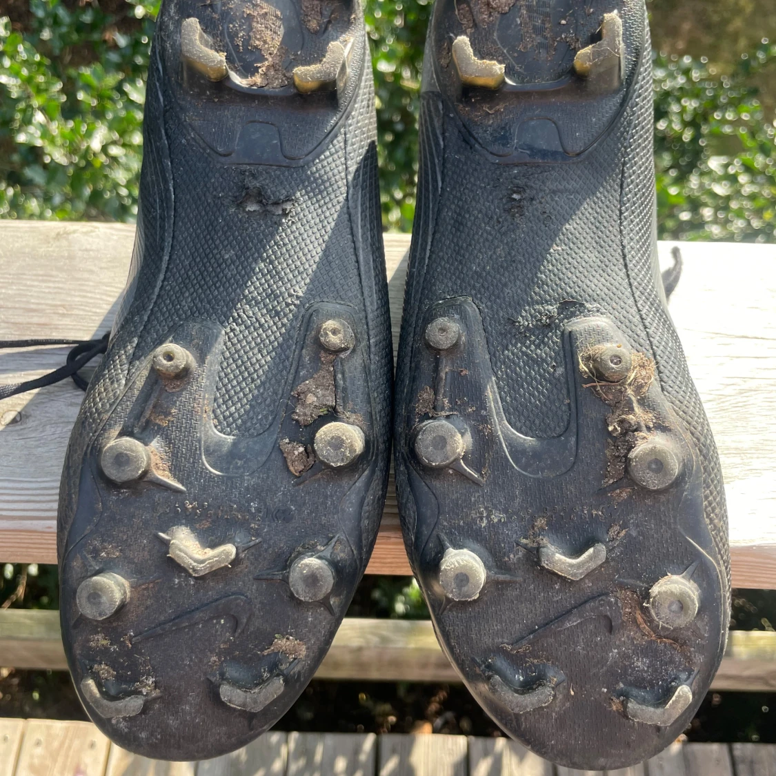 Svarta Nike fotbollsskor med snörning - 1