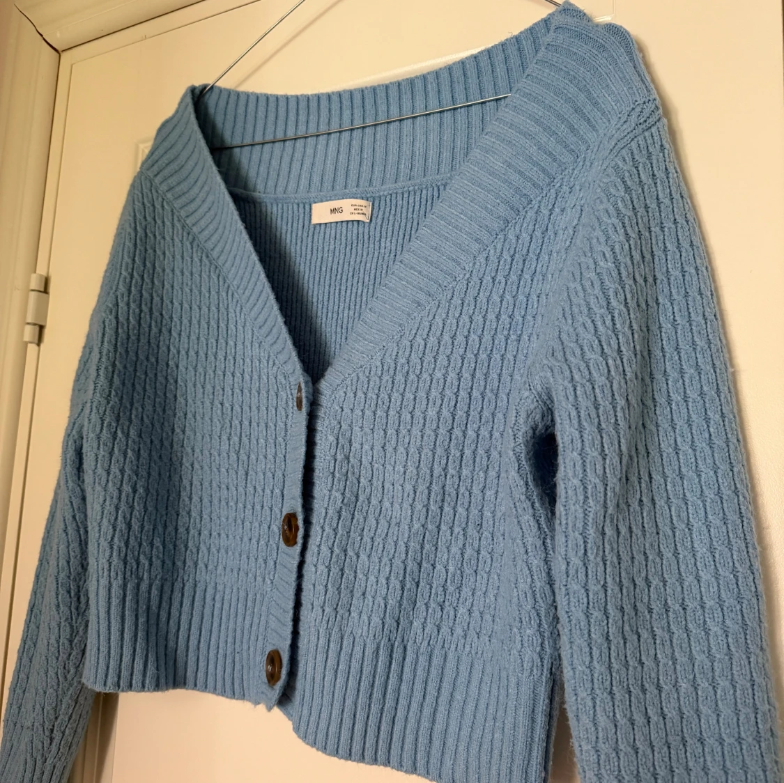 Blå stickad kofta från MNG - 1