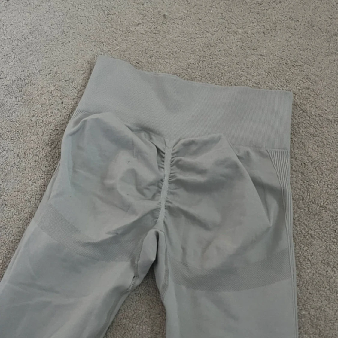 Grå leggings från Aware Nutrition - 2