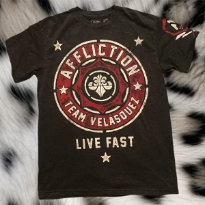 äkta Affliction t-shirt - Snygg affliction t-shitt med tryck på framsidan och baksidan❤️inga digekter och i jättebra kvalitet❤️