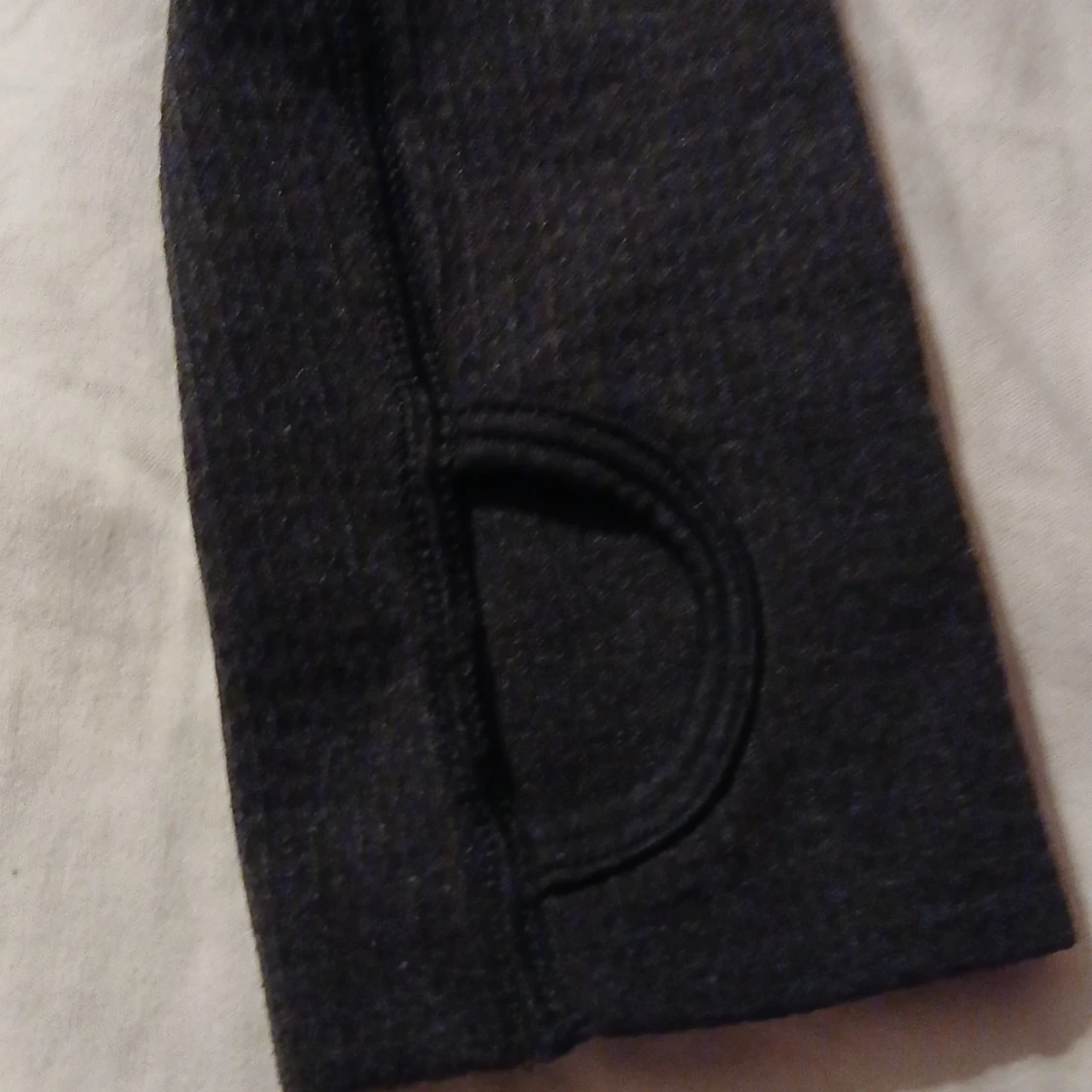 Svart långärmad crop top från Gymshark - 3