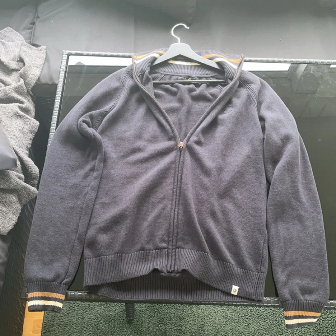 Mörkblå kofta från Indicode med dragkedja - 2