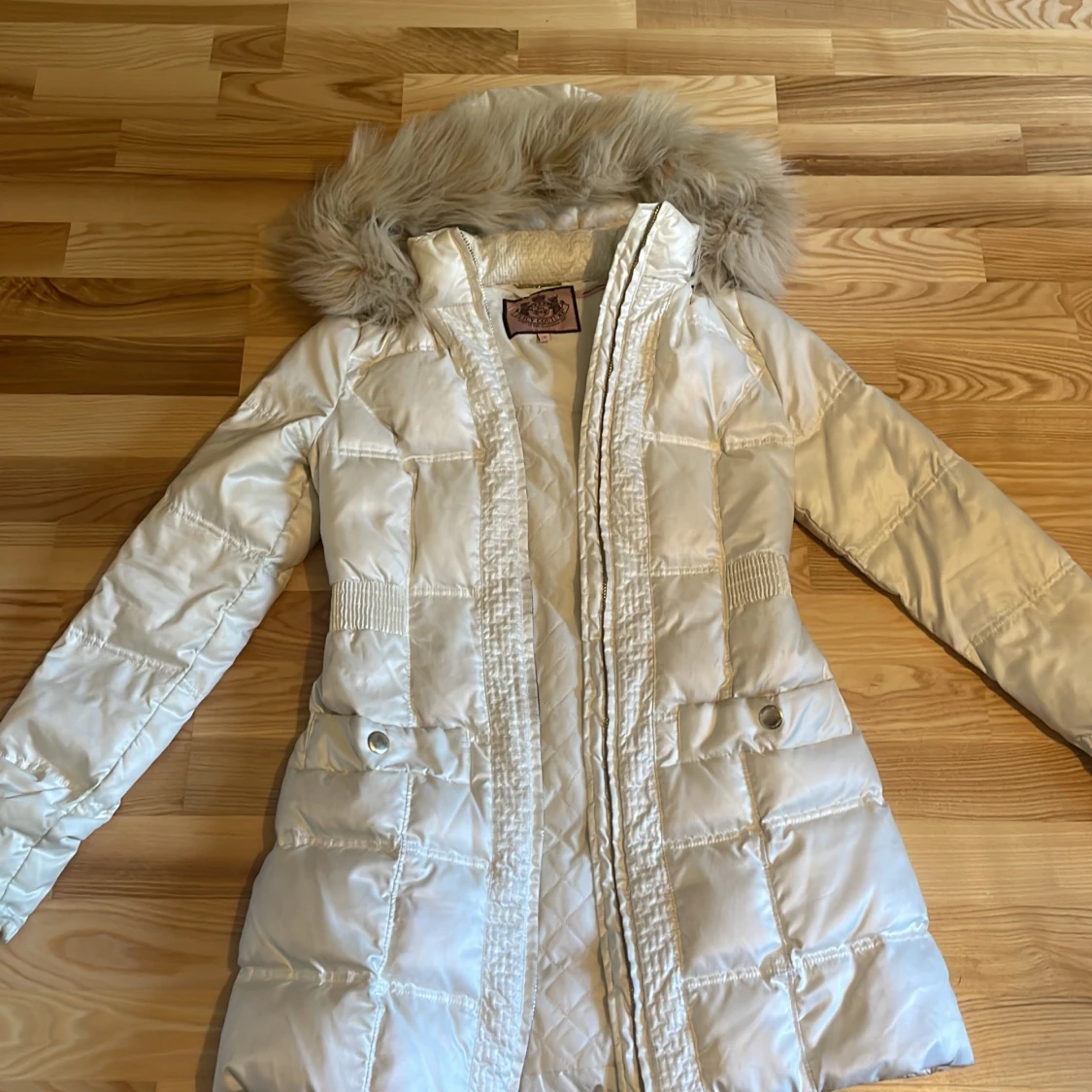 Vit pufferjacka från Juicy Couture S