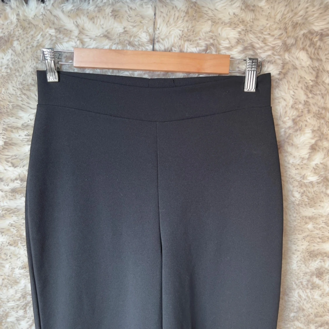 Svarta vida byxor från Boohoo - 1