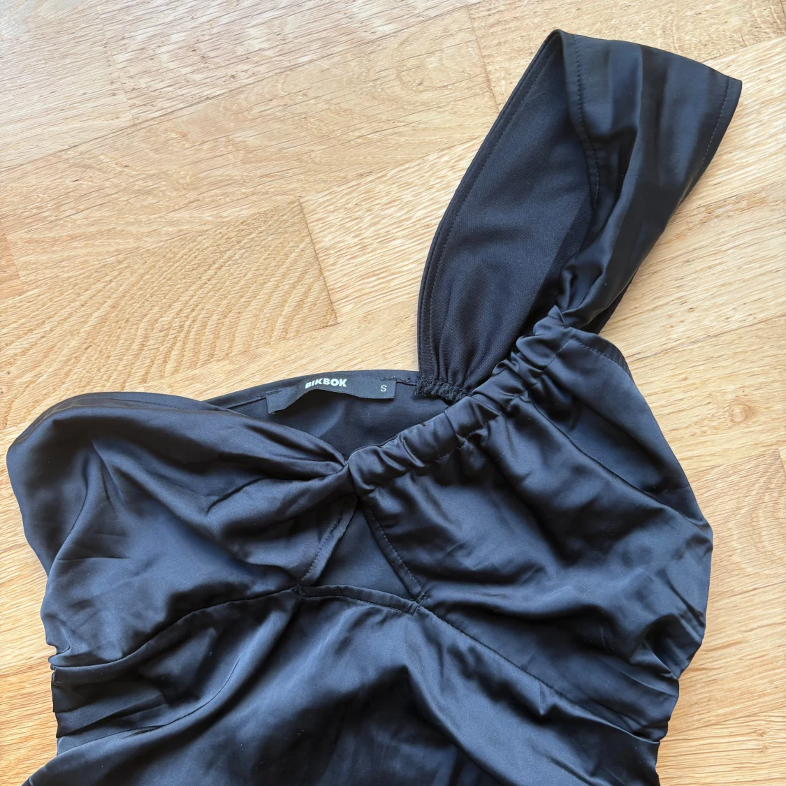 Svart festtopp från Bik Bok - 2