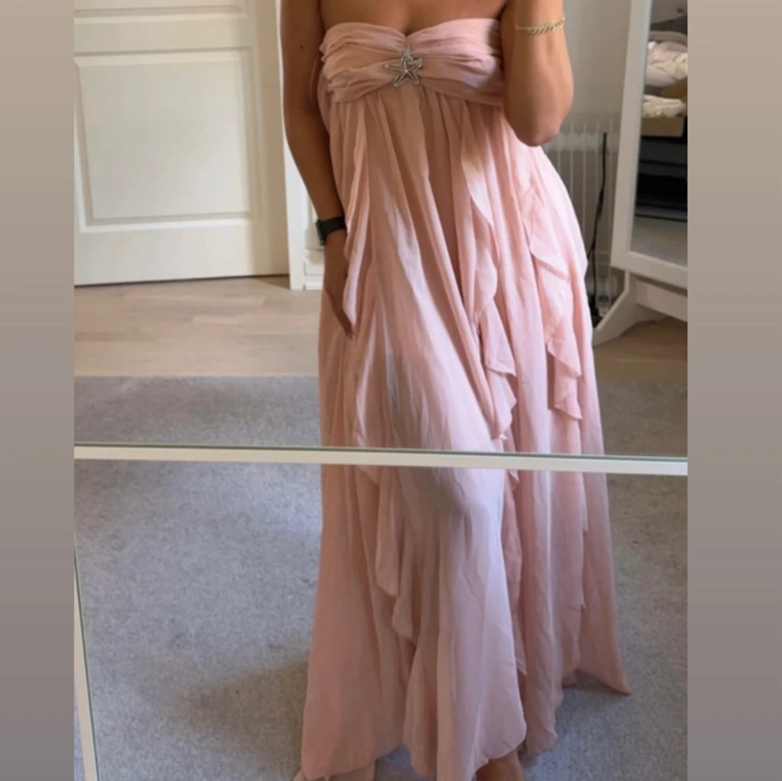 Ljusrosa långklänning från Miss Rosier - 2