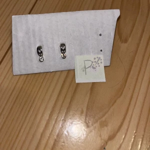 Korvakorut - Kivat korvakorut timanteilla. Desinfioitu ja puhdistettu käytön jälkeen. Eläintalous MMM, lisätietoja saa kysymällä Katsothan myös muut ilmoitukseni Tarjoa 