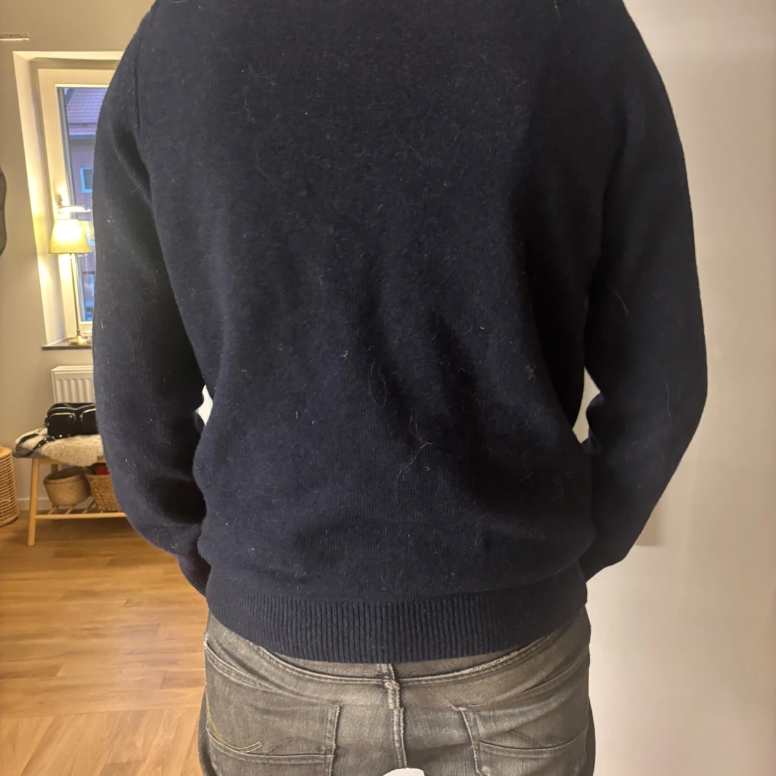 Mörkblå stickad tröja från Lyle & Scott - 1