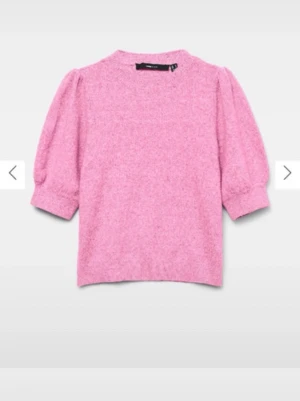 Rosa stickad - Supersöt rosa topp från Vero Moda med puffärmar och ribbade muddar. Den är helt ny aldrig haft på mig den, har prislapp kvar.                                            Köpt men endast fått stå i garderoben. 