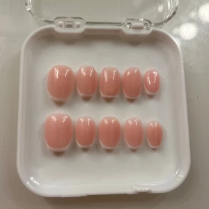 Press on nails - Press on nails som passar dom flästa  ca S/M. Man kan även skriva till mig här eller på tiktok för en special bestälning. Tiktok står i bion