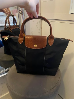Longchamp le pilage s väska  - Longchamp le pilage s! Fint skick, skriv vid frågor eller fler bilder 💕