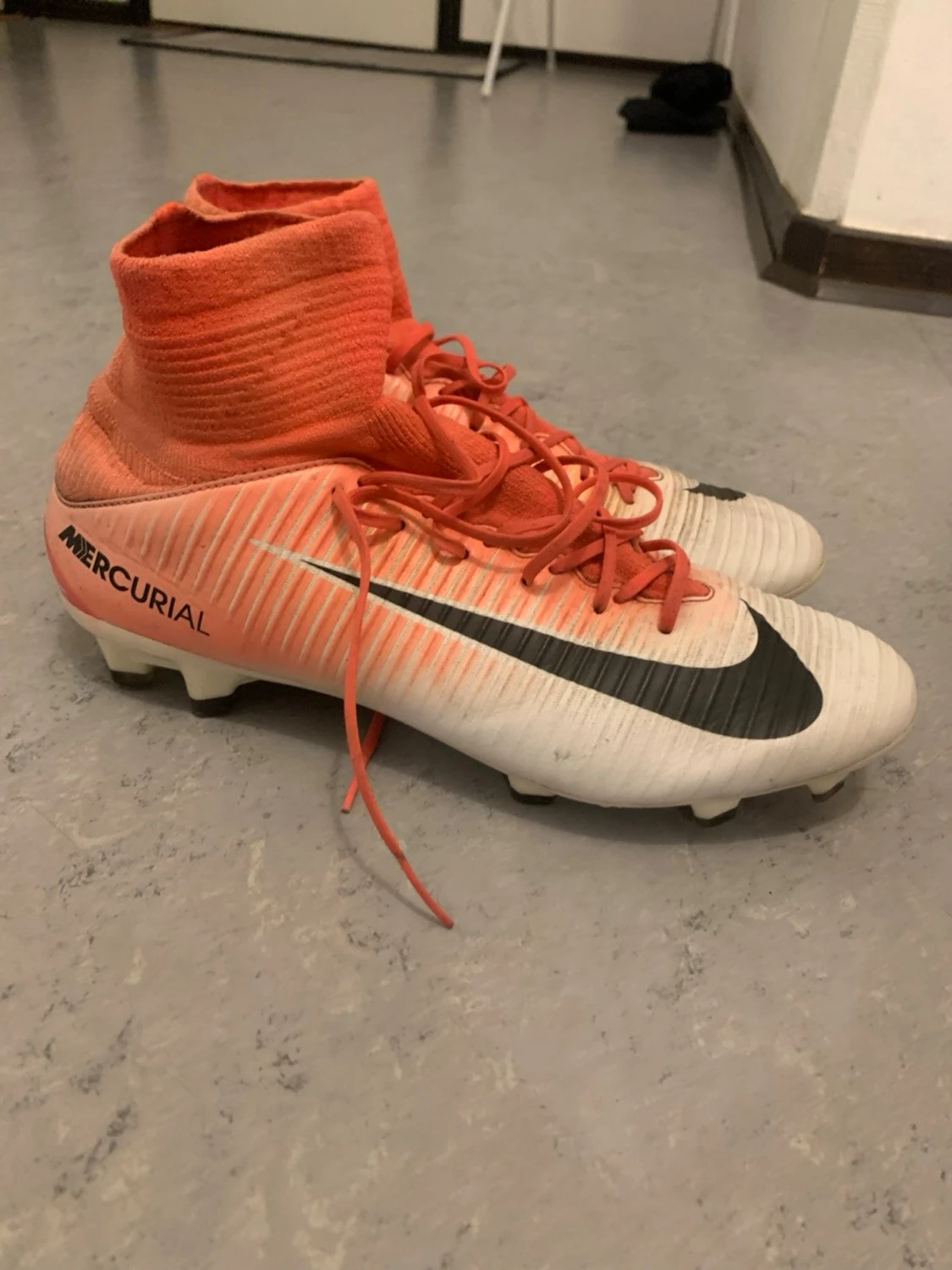Nike Mercurial fotbollsskor orange/vit